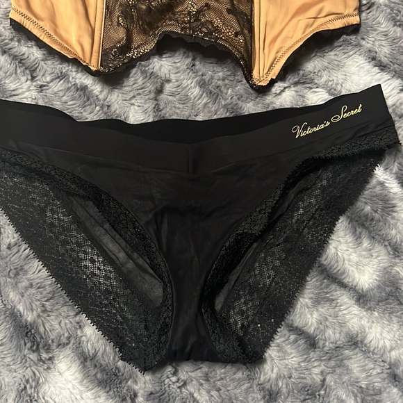 Vintage Victorias Secret Black and Gold Corset set - Picture 3 of 10